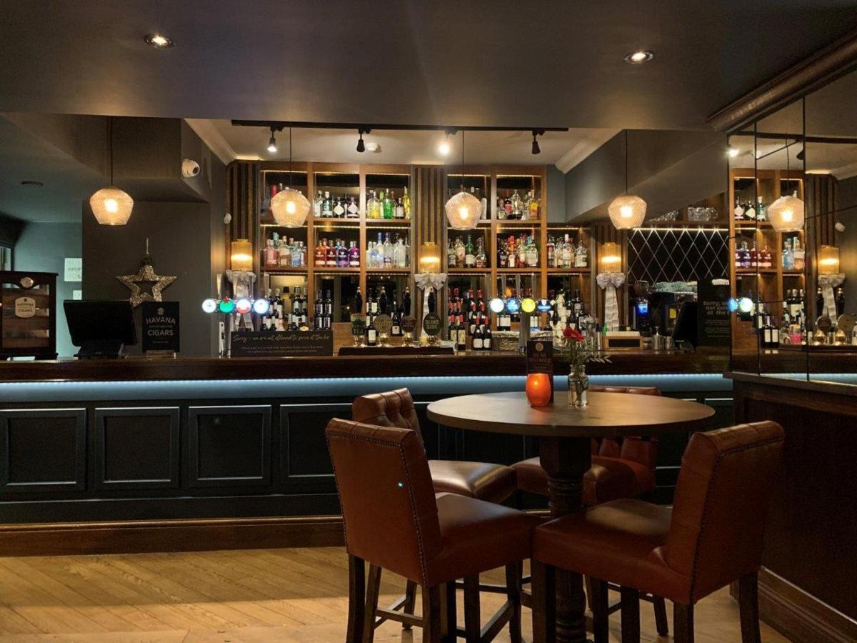 Harper'S Steakhouse With Rooms, 헤이슬미어 외부 사진