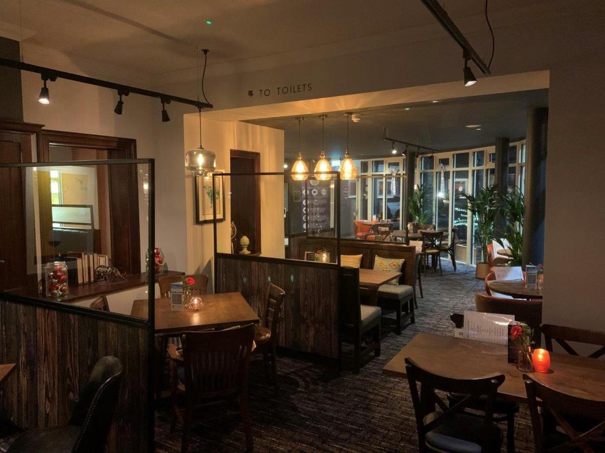Harper'S Steakhouse With Rooms, 헤이슬미어 외부 사진