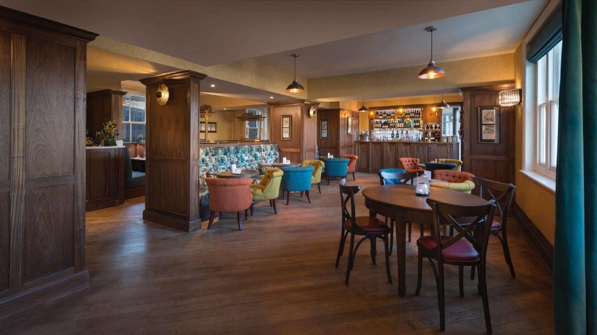 Harper'S Steakhouse With Rooms, 헤이슬미어 외부 사진